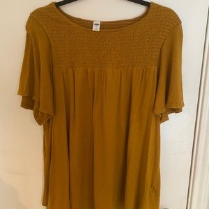 mustard yellow t-shirt Old Navy size L